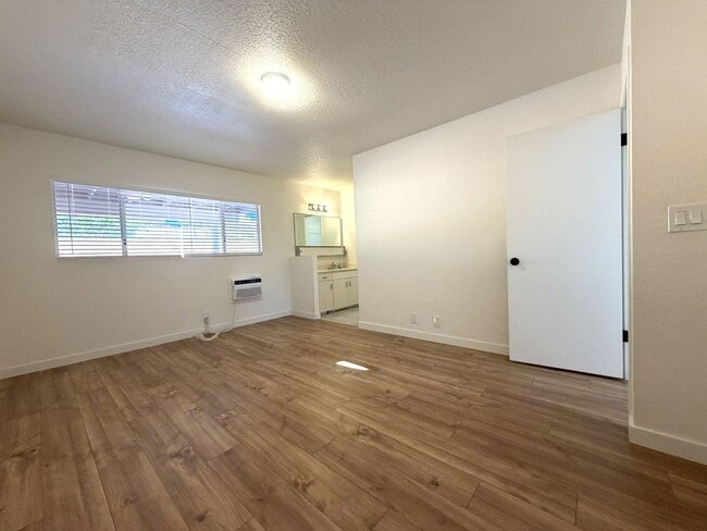 Building Photo - ROYAL KUNIA - 4 BDRM/2 BATH/ENCLOSED GARAGE