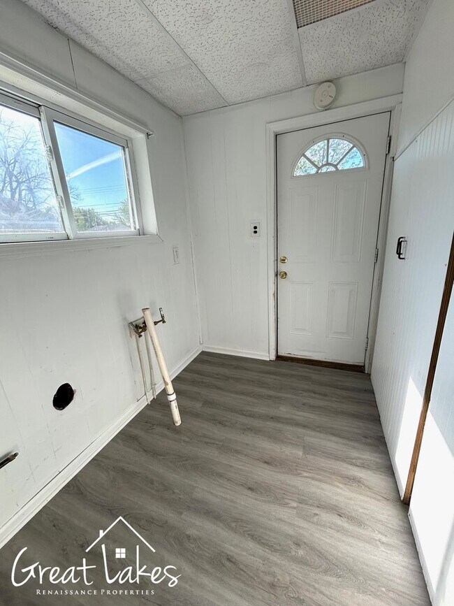Building Photo - Charming 3 Bedroom 1 Bathroom now available for rent