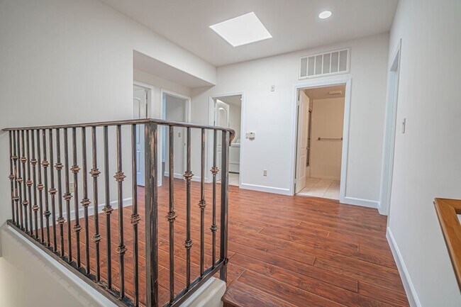 Building Photo - Spacious 3-Bedroom Condo with Underground ...