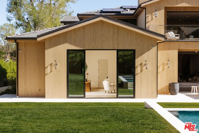 Building Photo - 5287 Round Meadow Rd