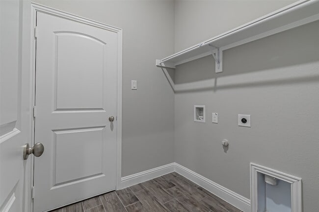 Building Photo - 422 Oleander Dr