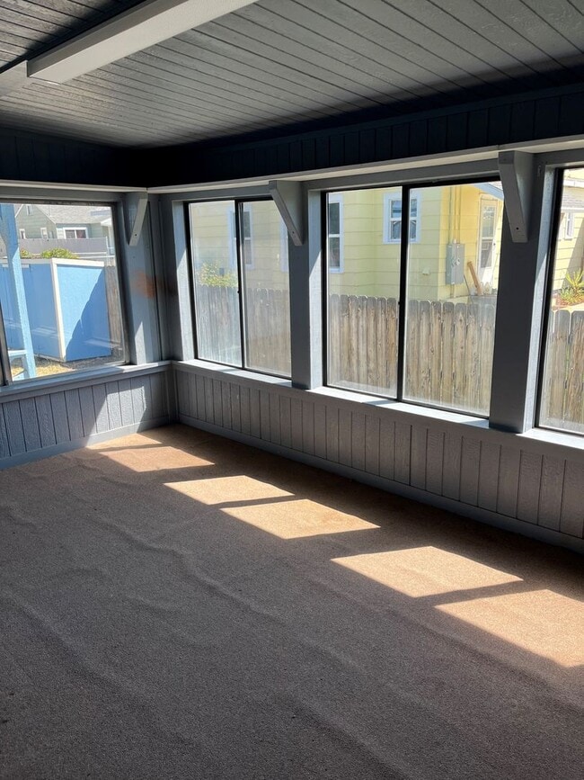 Building Photo - 2 Bedroom 1 bath in Suburbs