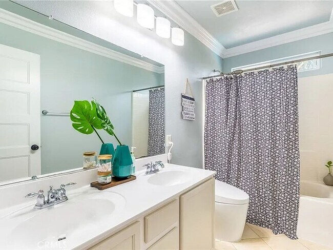 Building Photo - Absolutely Stunning home in Eastvale & loc...