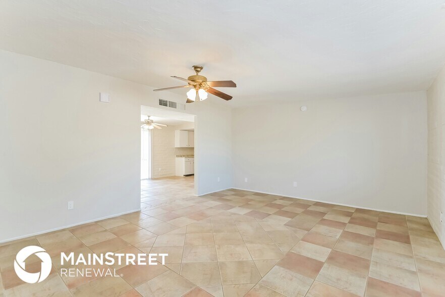 Building Photo - 7520 E Stella Rd