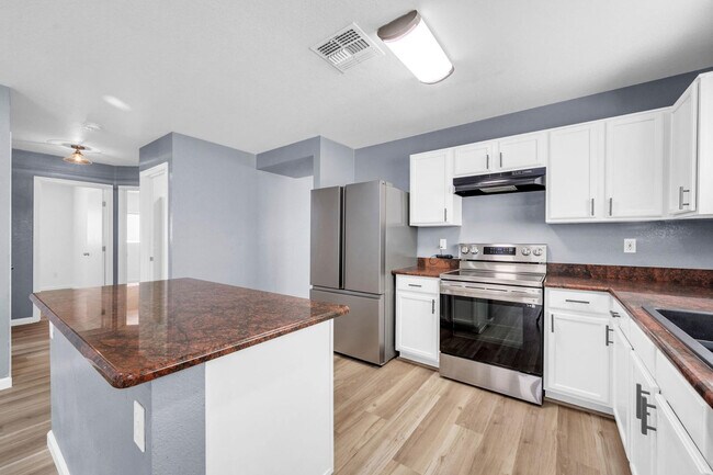 Building Photo - 1125 E Milada Dr