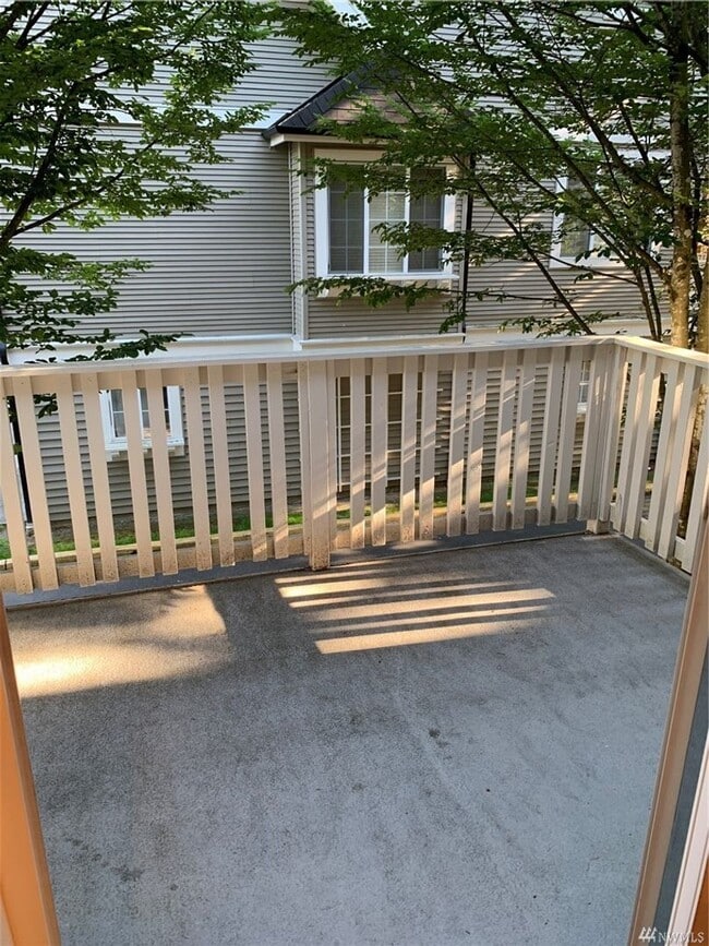 Building Photo - 2Bd/2.25Ba Redmond Townhouse