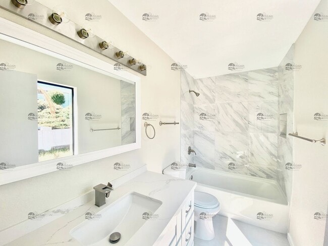 Building Photo - Updated 3BD/2BA with Air Conditioning