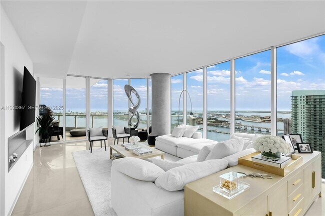 Building Photo - 2020 N Bayshore Dr