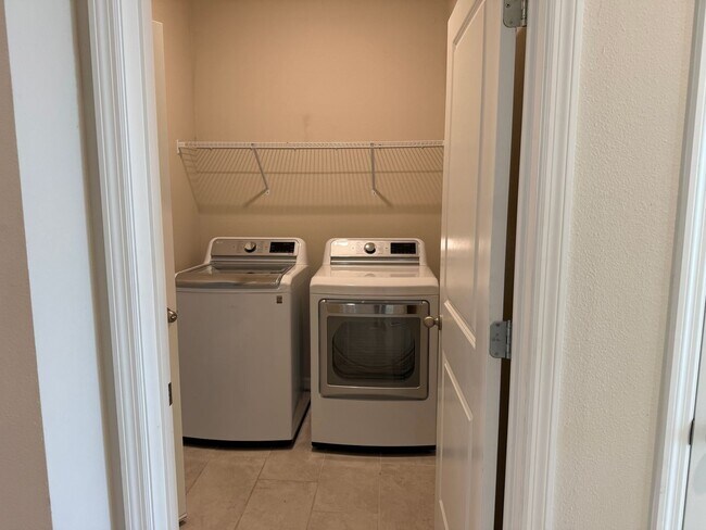 Building Photo - 3 Bedroom 2.5 Bath Single Family Home Promenade Estates