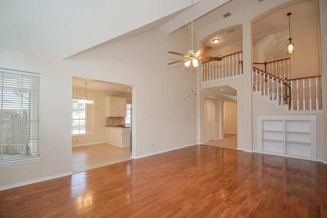 Building Photo - 910 Chinni Ct
