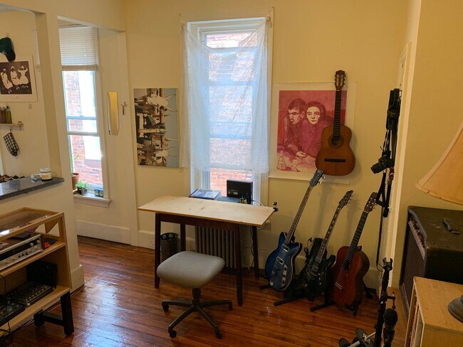 Building Photo - Amazing 1BR/1BA Apartment in University Ci...