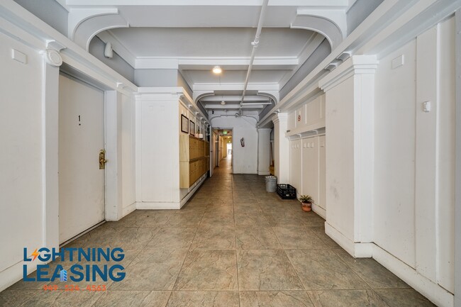 Building Photo - 1420 Flower St