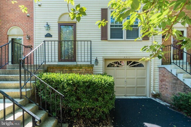 Primary Photo - 7711 Shootingstar Dr