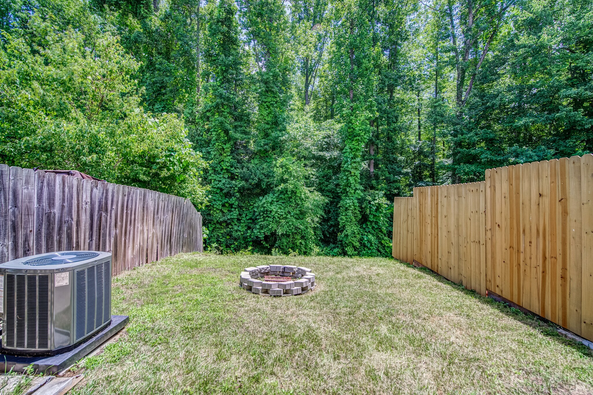 Building Photo - 211 Pearl Chambers Dr