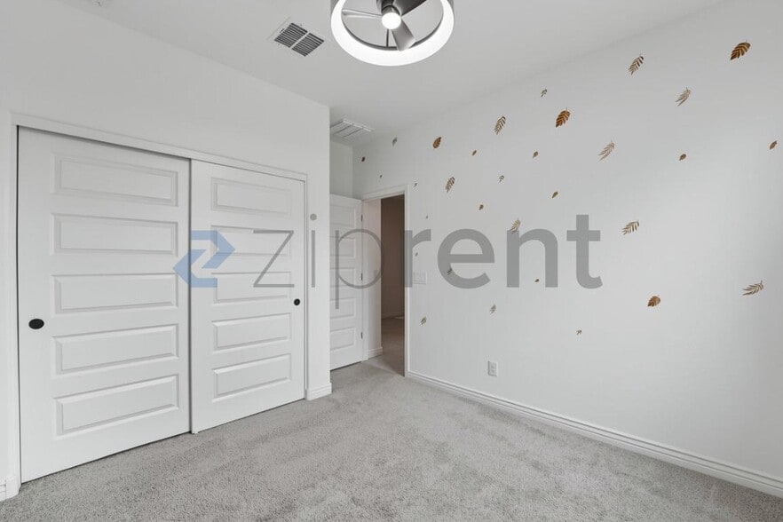 Building Photo - Unit