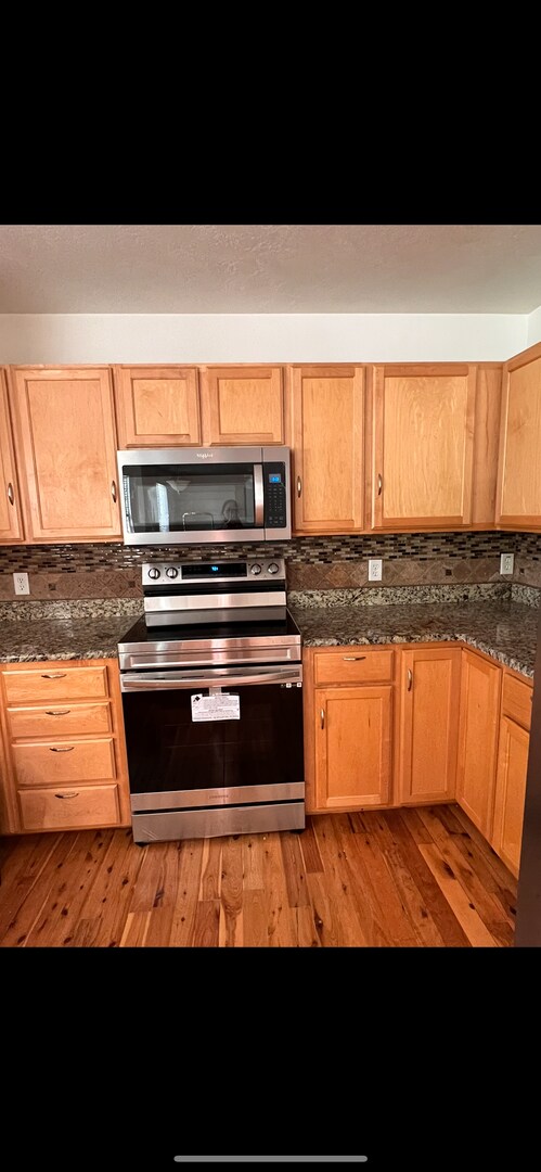 Building Photo - Beautiful 2 Story Home w attached 2 car ga...