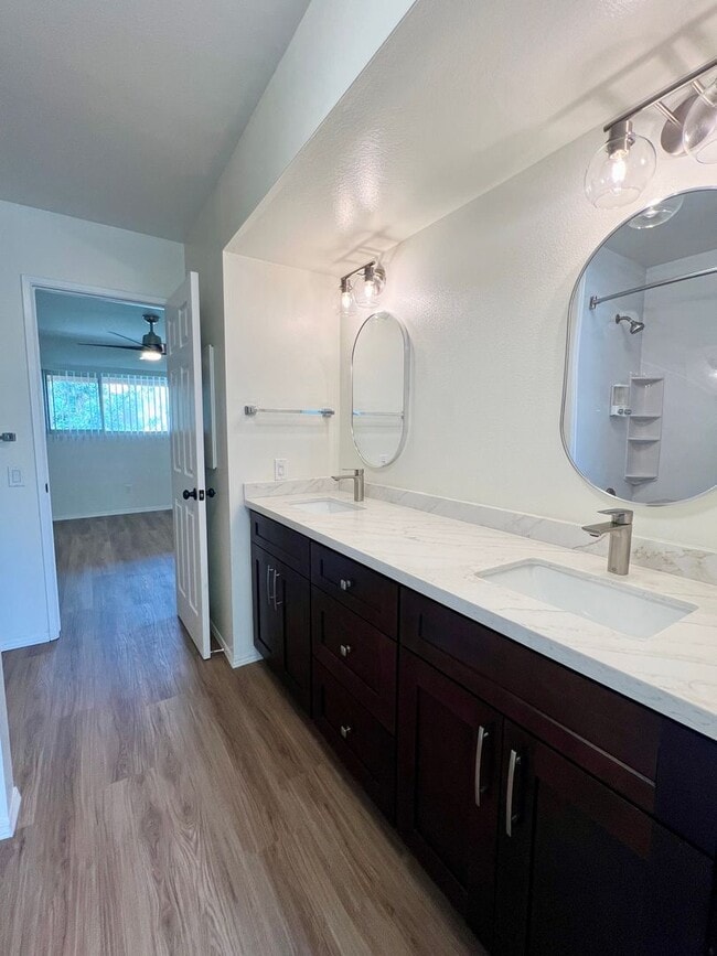 Building Photo - Beautiful Two Story 2Bd 1.5Ba Townhouse Ne...