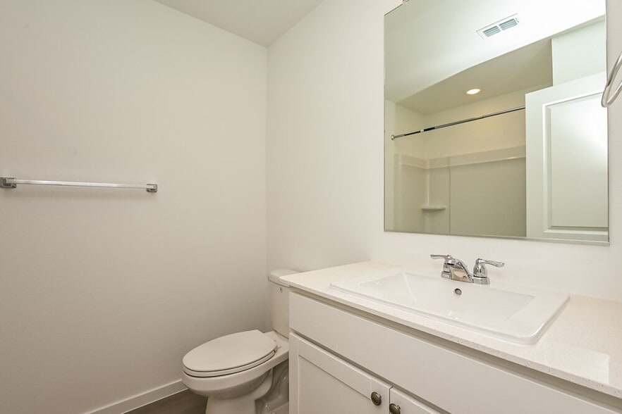 Building Photo - 2213 La Vis Ln
