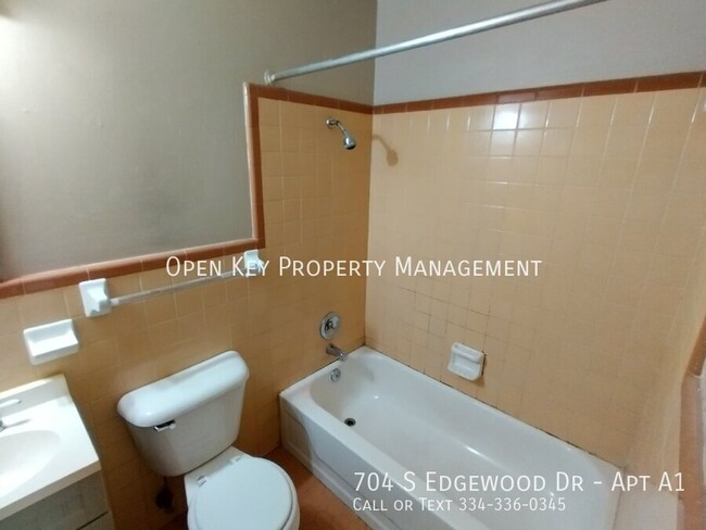 Building Photo - 704 S Edgewood Dr