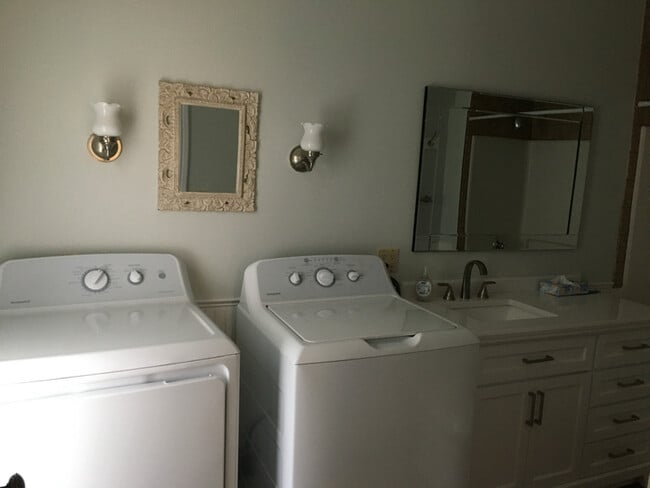 Building Photo - 12 Old Georges Mills Rd