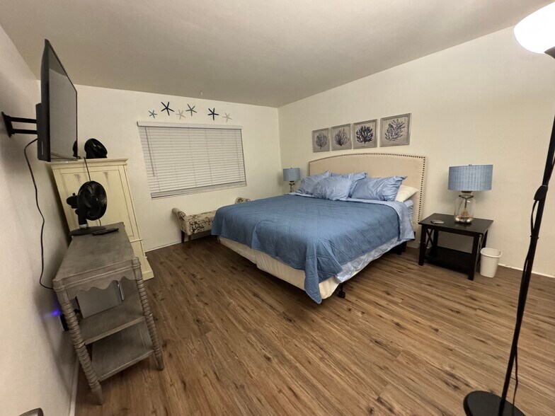Master BR - 6700 1st Ave S