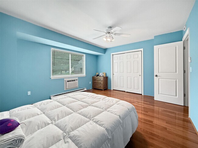 Building Photo - 1806 Village Dr