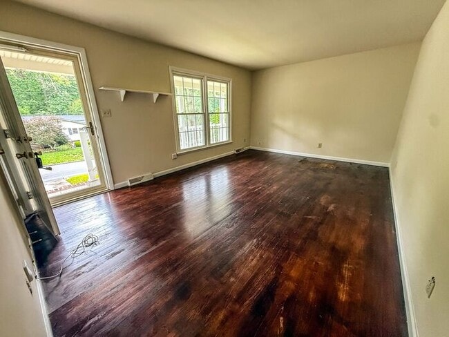 Building Photo - Spacious Ranch Home on Large Corner Lot Near North Hills