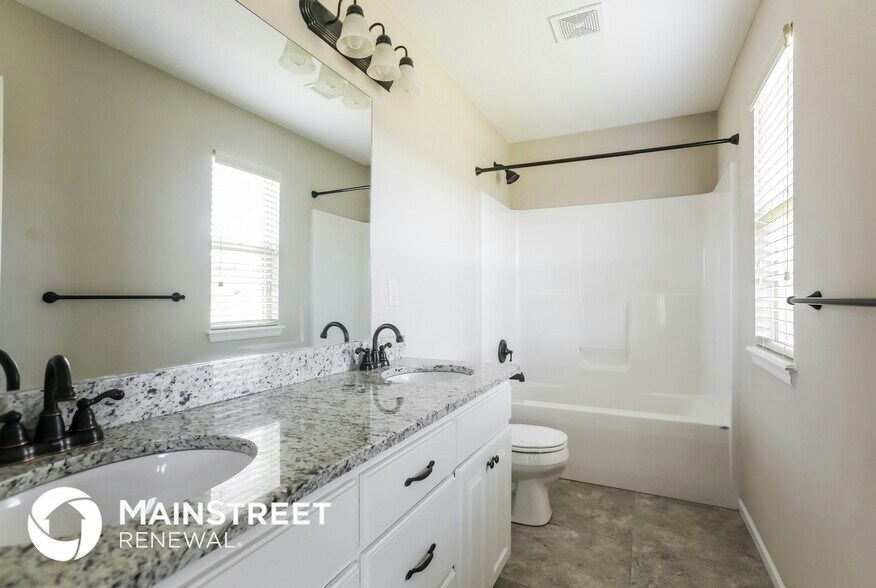 Building Photo - 1405 NW High View Dr