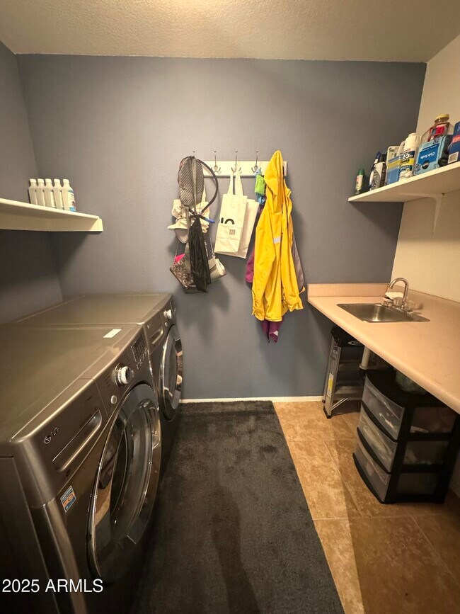 Building Photo - 8833 S 51st St