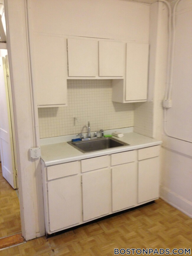 Building Photo - 161 Endicott St