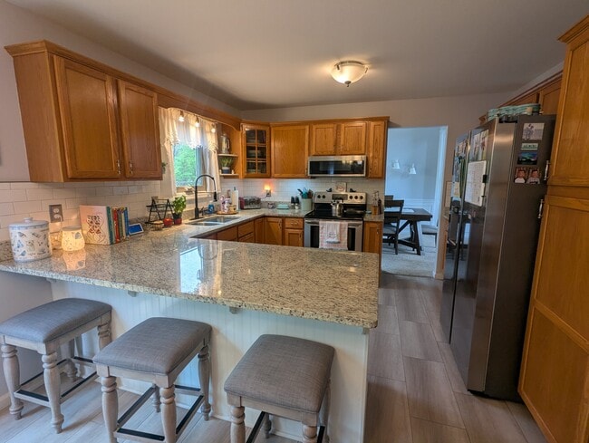 Building Photo - 202 N Spruce Dr