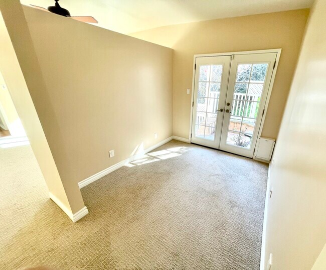 Building Photo - 1552 Crater Ln