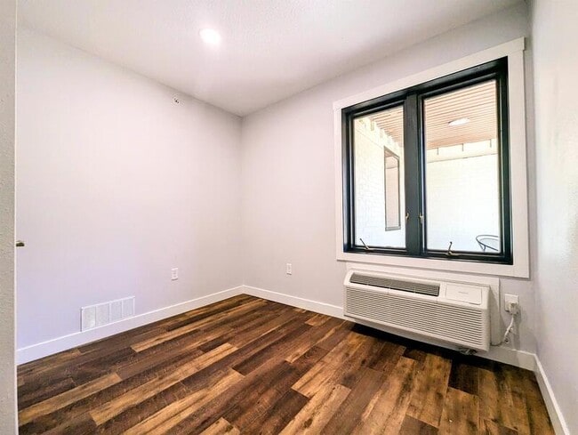 Building Photo - 413 Jefferson St