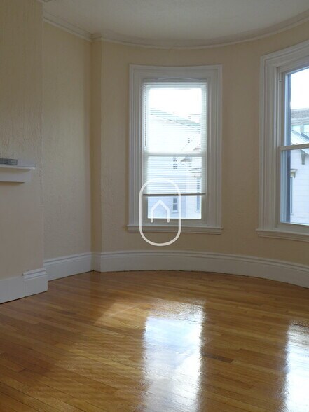 Building Photo - 44 Delle Ave