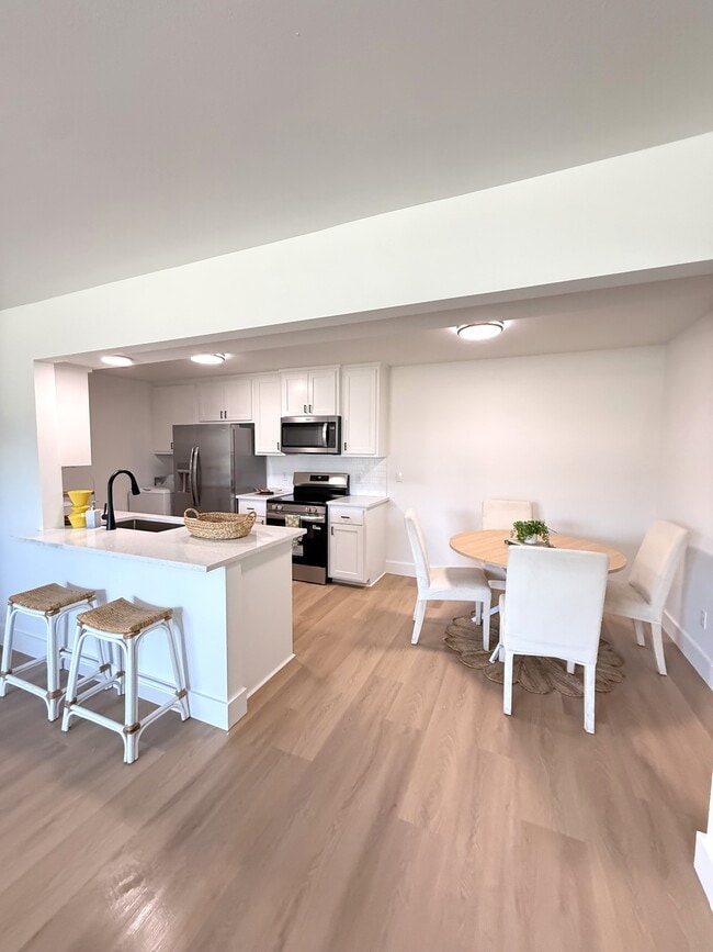 Building Photo - 1120 W Cato Springs Rd