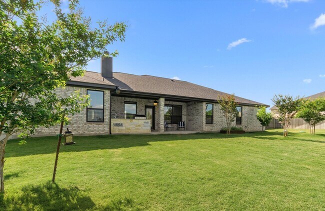 Building Photo - Newly Remodeled 4 Bed / 3 Bath Home with Granite Kitchen & Full Fenced Yard in Moody, TX