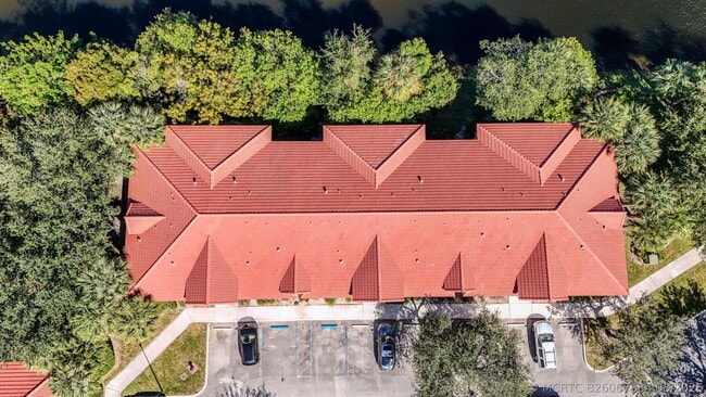Building Photo - 1165 Golden Lakes Blvd