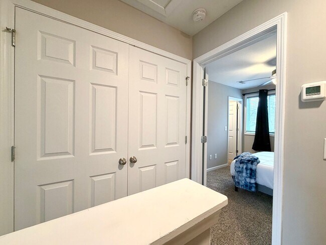 Building Photo - 925 Woody Hills Dr