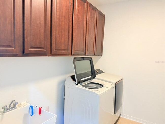 Building Photo - 11131 Sundrift Dr
