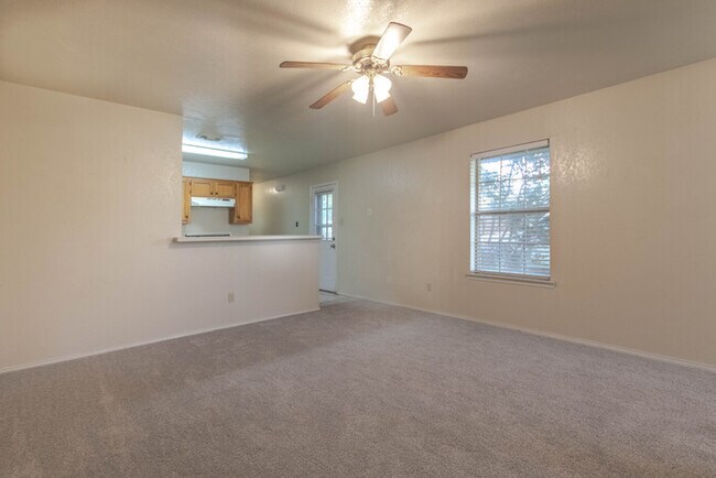 Building Photo - 504 Brockett St