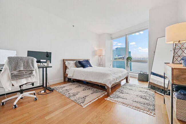 Building Photo - 77 Hudson St