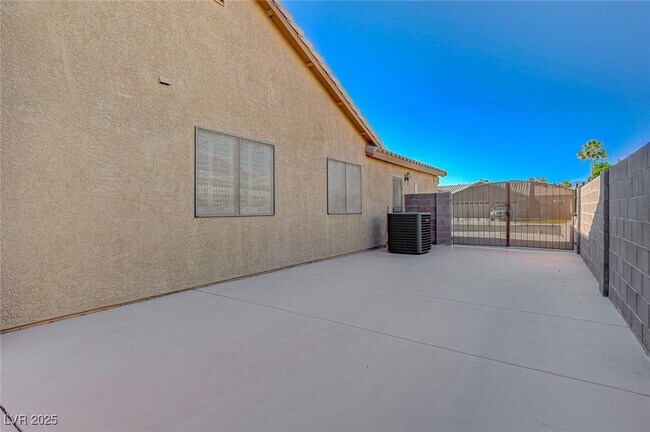 Building Photo - 6317 W Canyon Ridge Dr