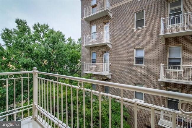Building Photo - 1308 Clifton St NW