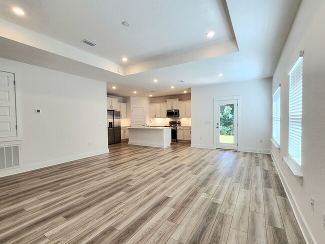 Building Photo - Beautiful new 4/2 home available in Greenb...