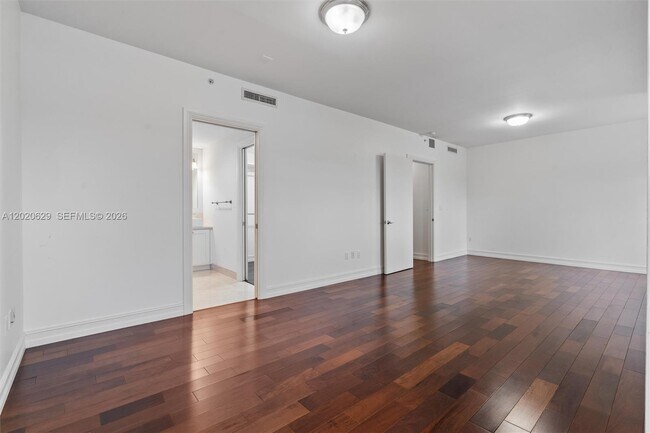 Building Photo - 455 E Palmetto Park Rd