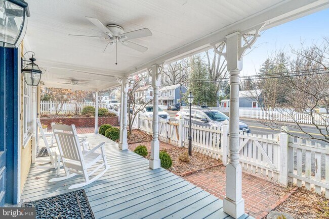 Building Photo - 7153 Main St