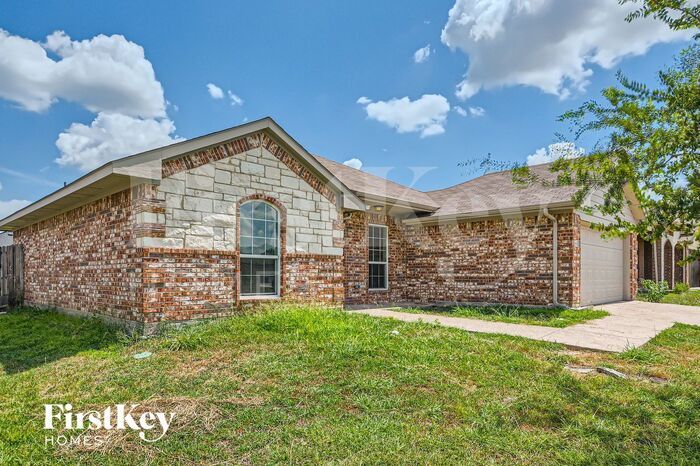 Building Photo - 1818 Willowbrook Dr