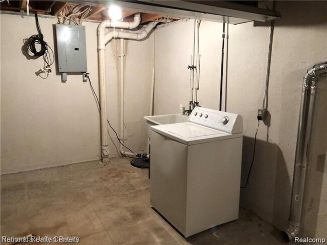 Building Photo - 43449 Arbor Way W