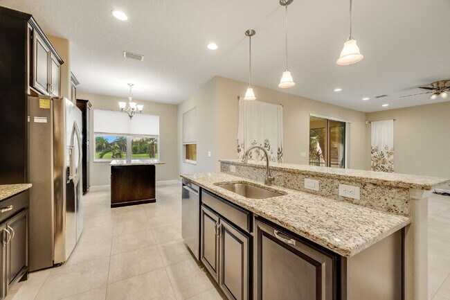 Building Photo - 4 bedroom, 3.5 bathroom in desirable Trasona!