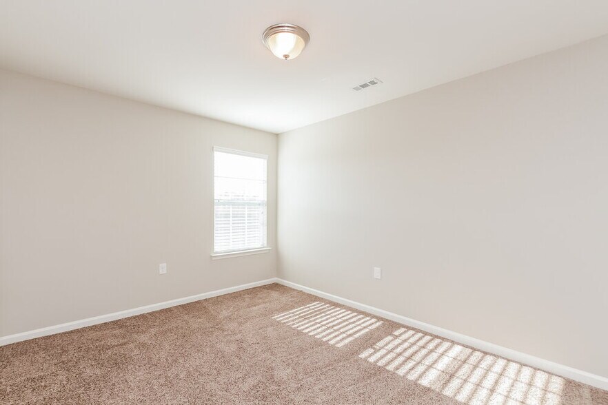 Building Photo - 1537 Summer View Ln